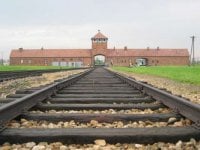 auschwitz-birkenau-main_track.jpg